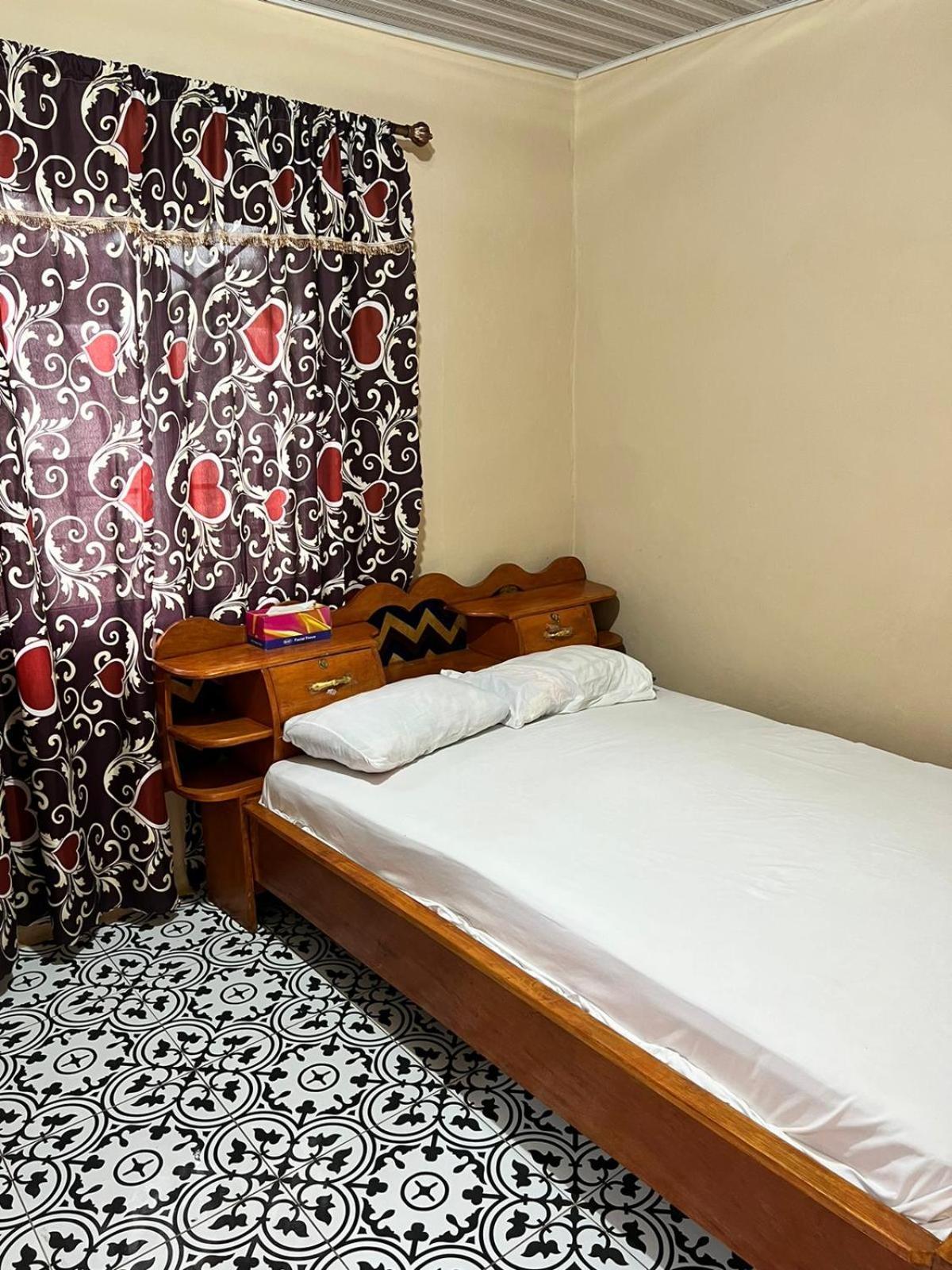 Yogi Home Stay Near Freetown Airport Exteriör bild