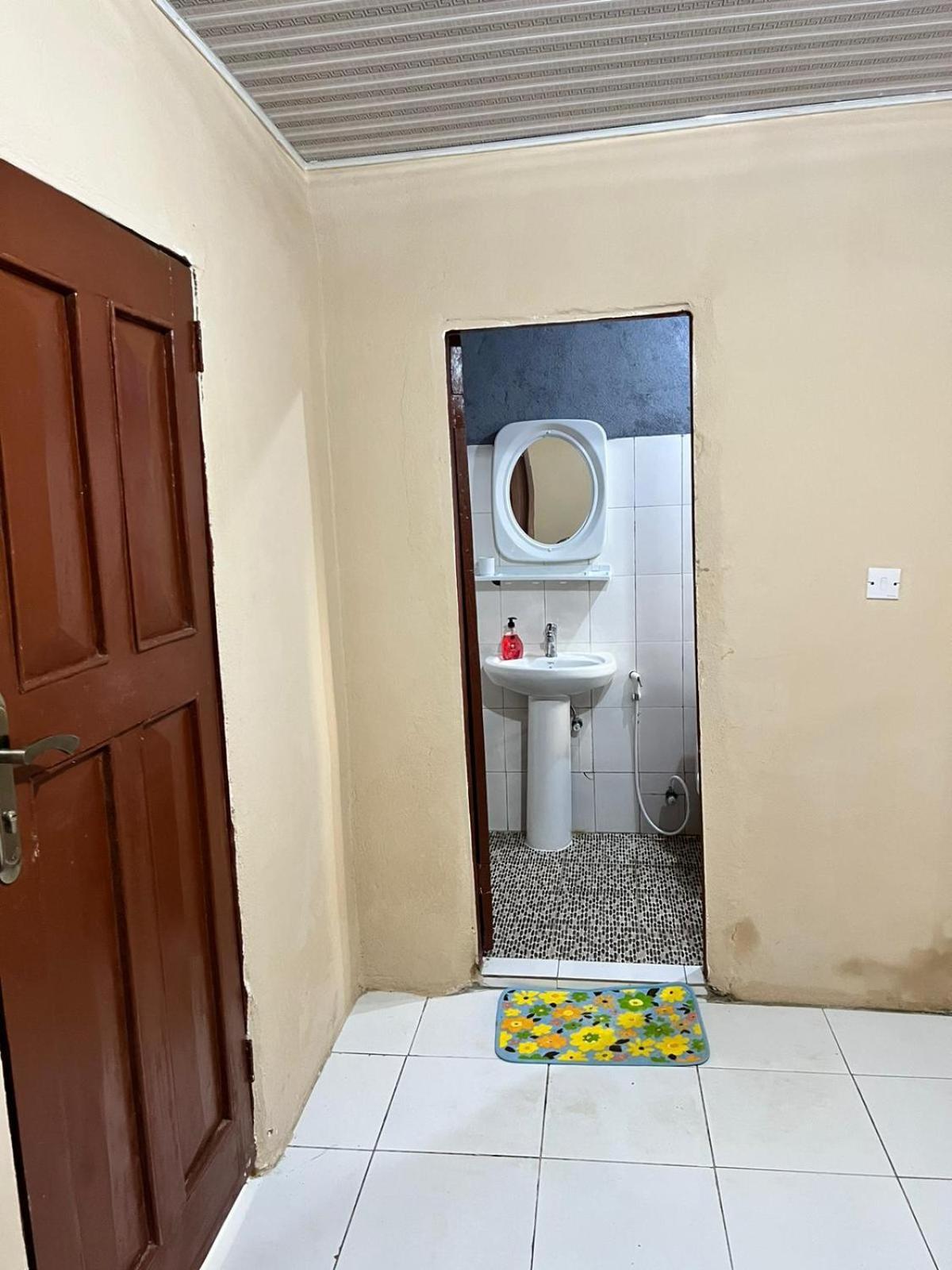Yogi Home Stay Near Freetown Airport Exteriör bild