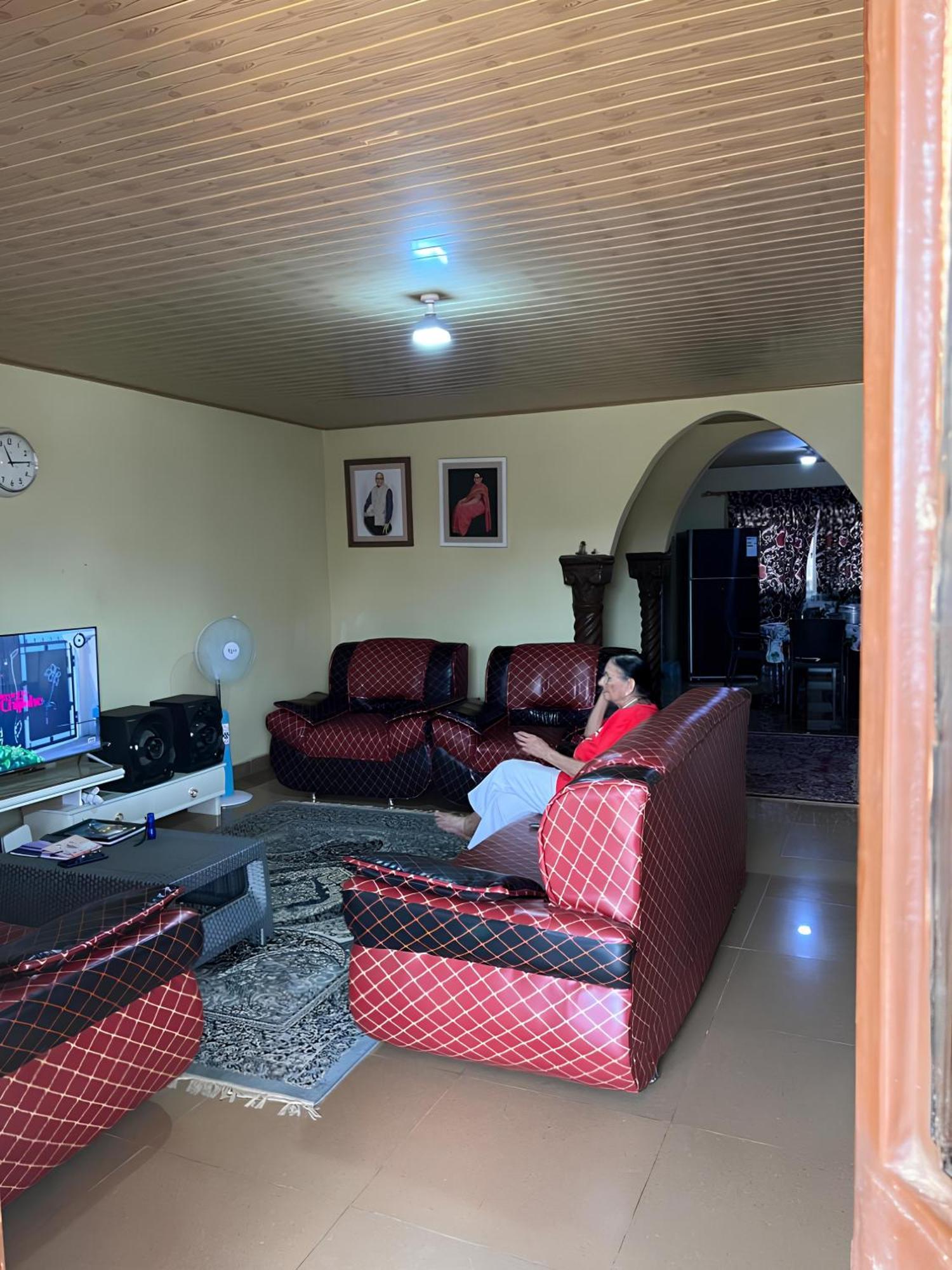 Yogi Home Stay Near Freetown Airport Exteriör bild