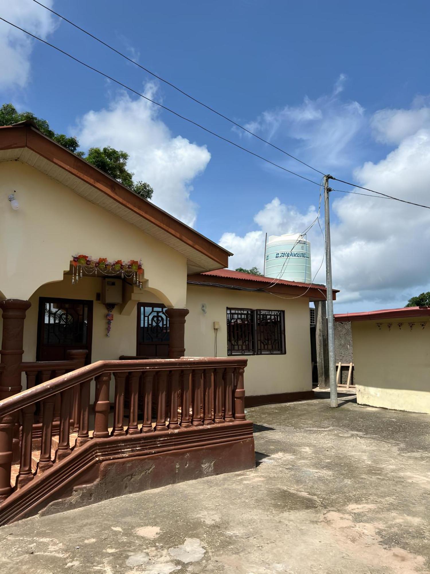 Yogi Home Stay Near Freetown Airport Exteriör bild